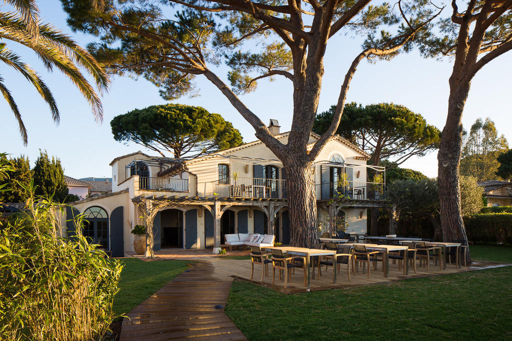 Chateau De Sable Guest House กาวาแลร์-ซูร์-แมร์ ภายนอก รูปภาพ