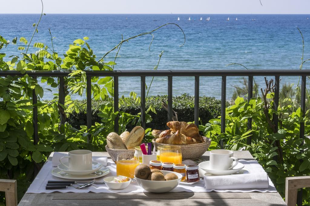 Chateau De Sable Guest House กาวาแลร์-ซูร์-แมร์ ภายนอก รูปภาพ