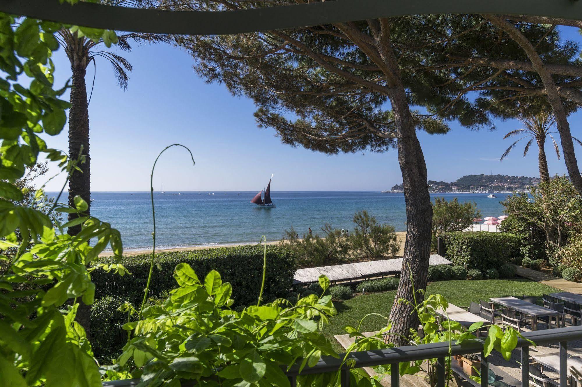 Chateau De Sable Guest House กาวาแลร์-ซูร์-แมร์ ภายนอก รูปภาพ