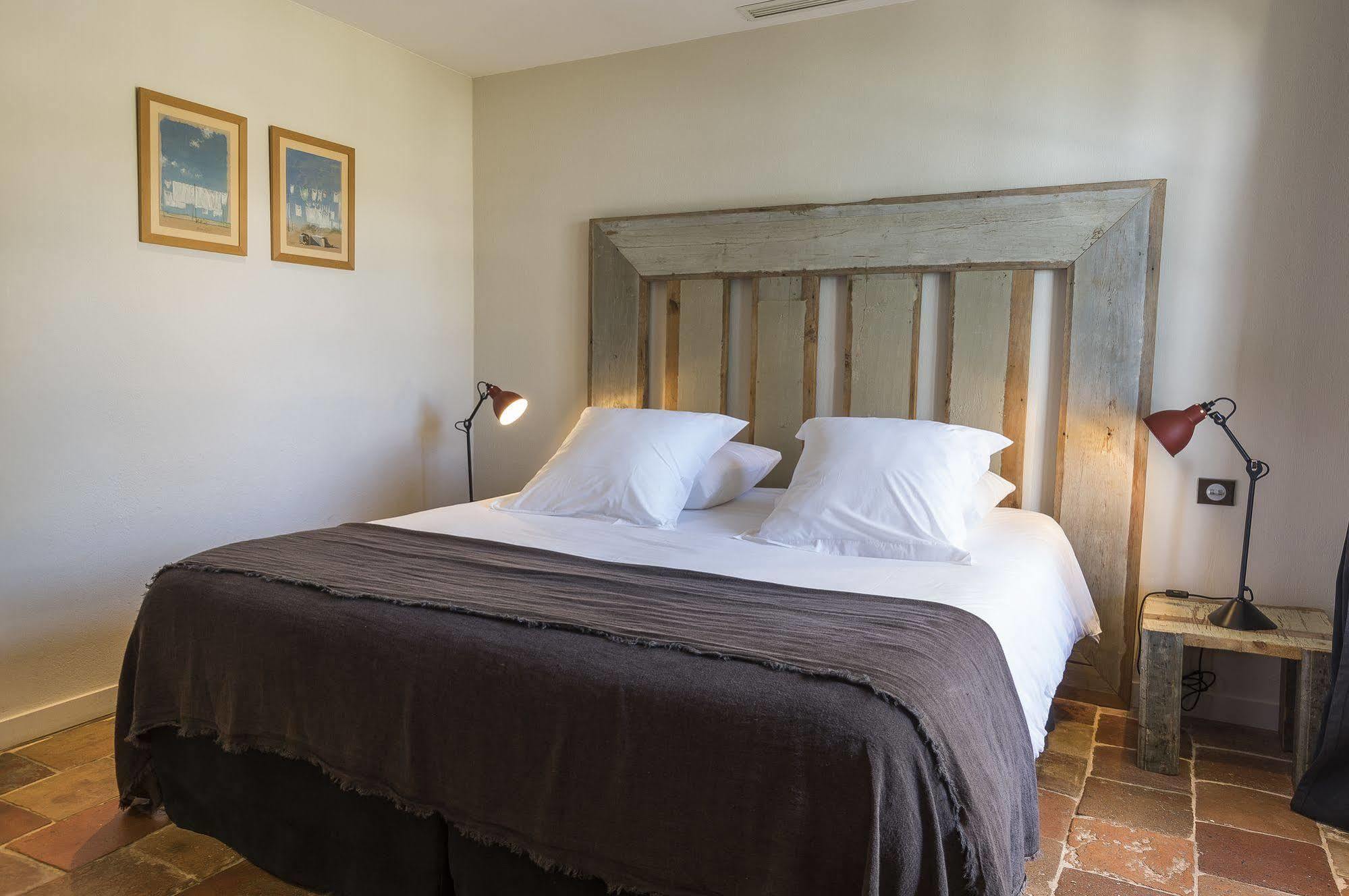 Chateau De Sable Guest House กาวาแลร์-ซูร์-แมร์ ภายนอก รูปภาพ