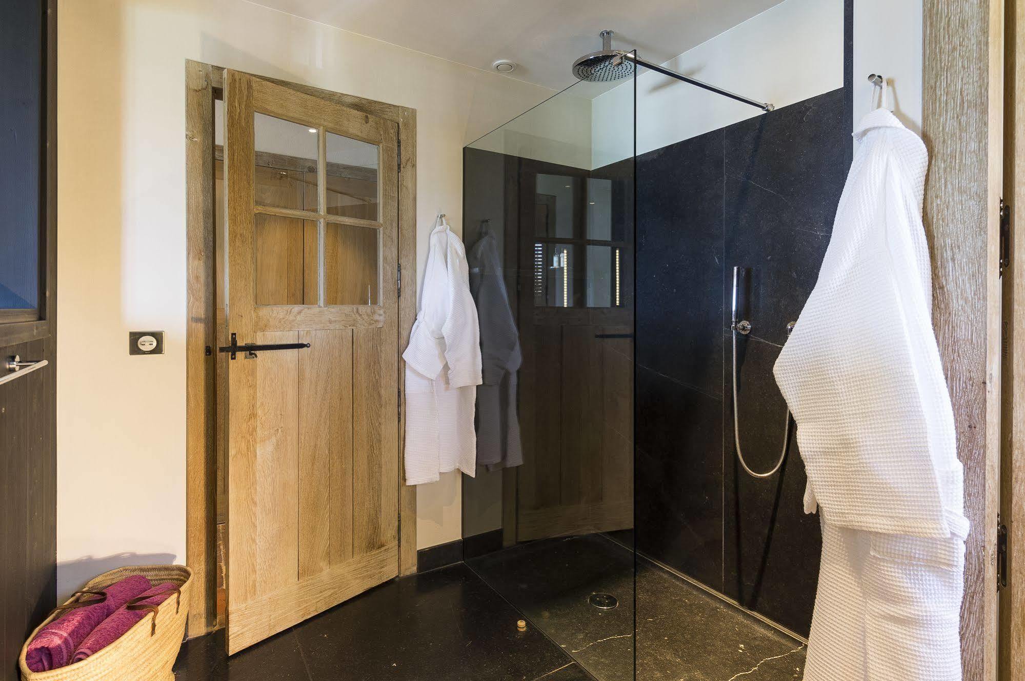 Chateau De Sable Guest House กาวาแลร์-ซูร์-แมร์ ภายนอก รูปภาพ