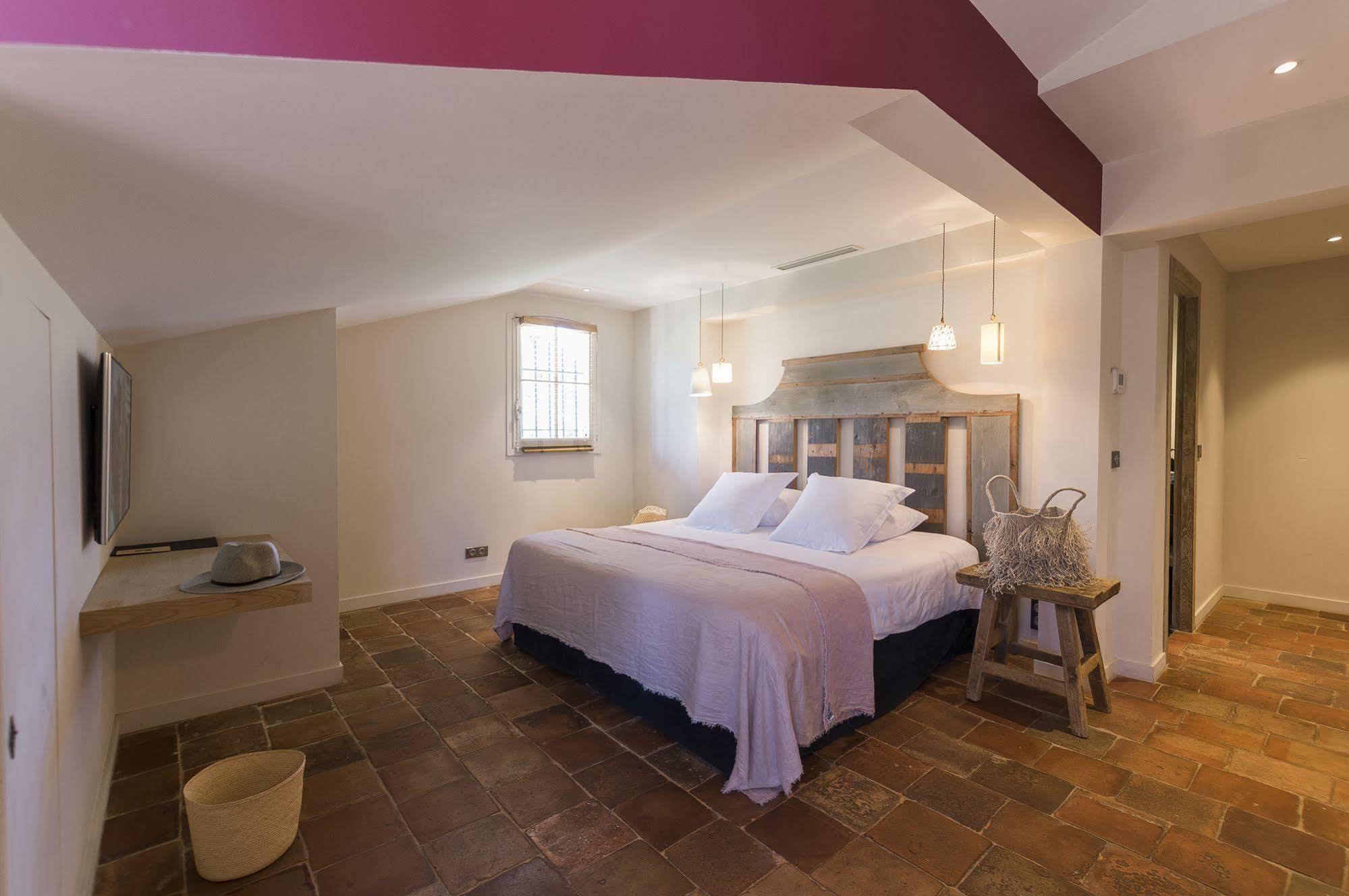 Chateau De Sable Guest House กาวาแลร์-ซูร์-แมร์ ภายนอก รูปภาพ
