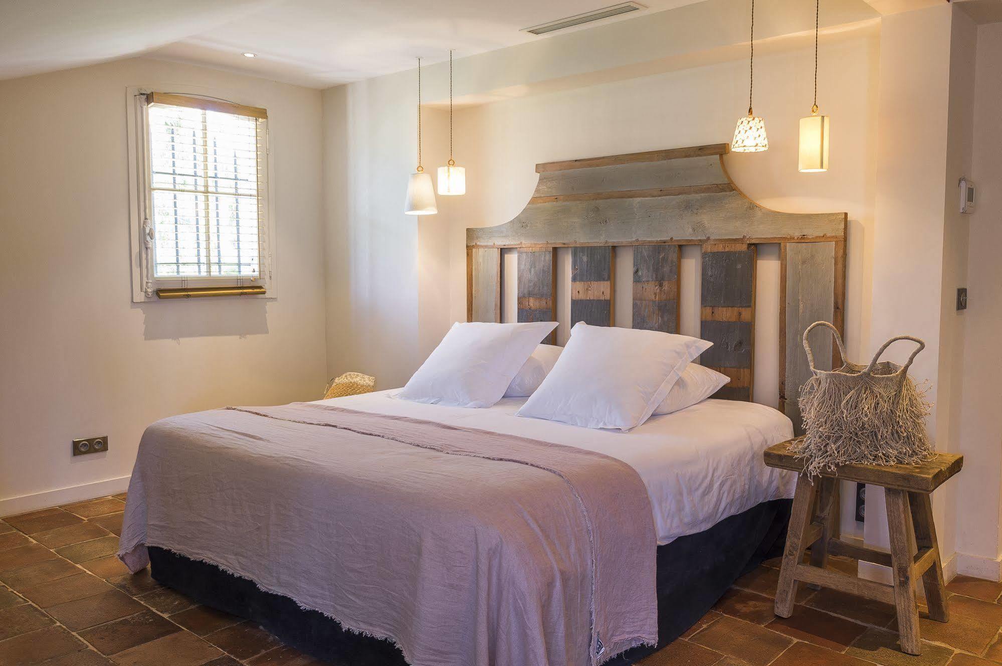 Chateau De Sable Guest House กาวาแลร์-ซูร์-แมร์ ภายนอก รูปภาพ