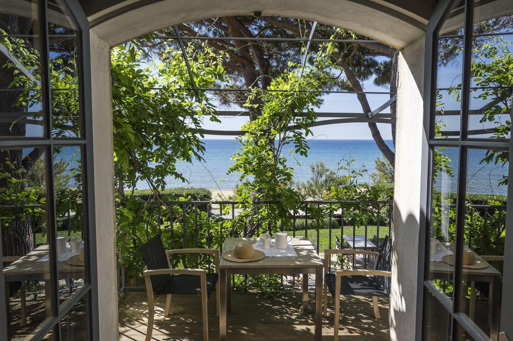 Chateau De Sable Guest House กาวาแลร์-ซูร์-แมร์ ภายนอก รูปภาพ
